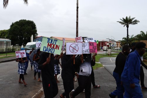 Le collectif Tout Moun Dako en train de manifester